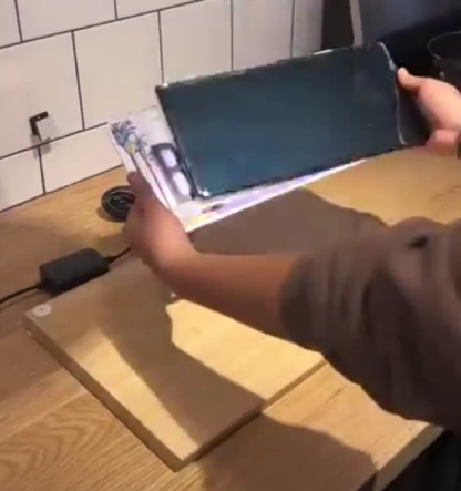 Drücken Sie die Taste und das Autokennzeichen wird verdeckt 