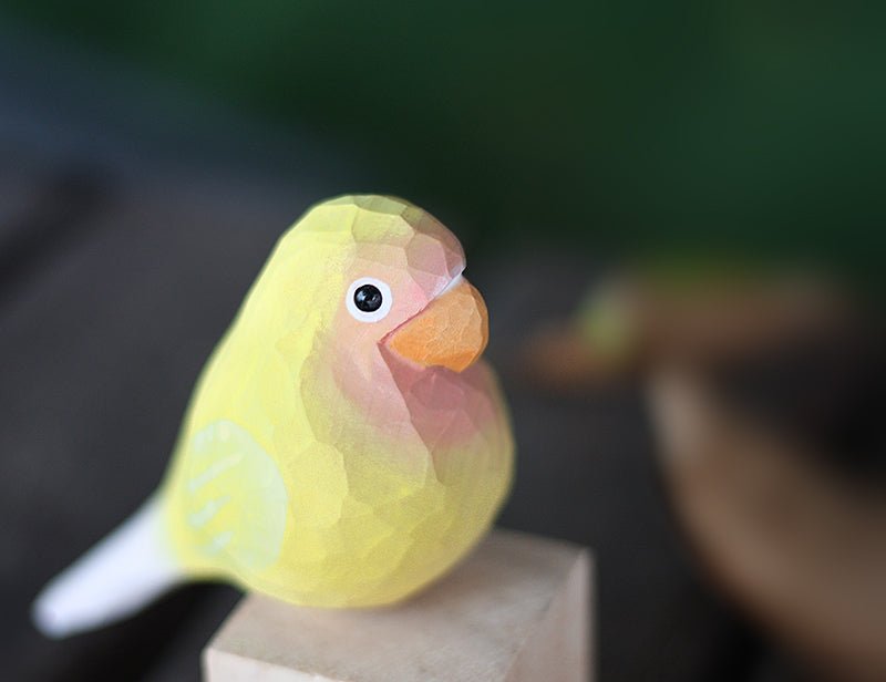 Hand-Painted Wooden Lovebirds Figurine �C Romantic Artisan Decor