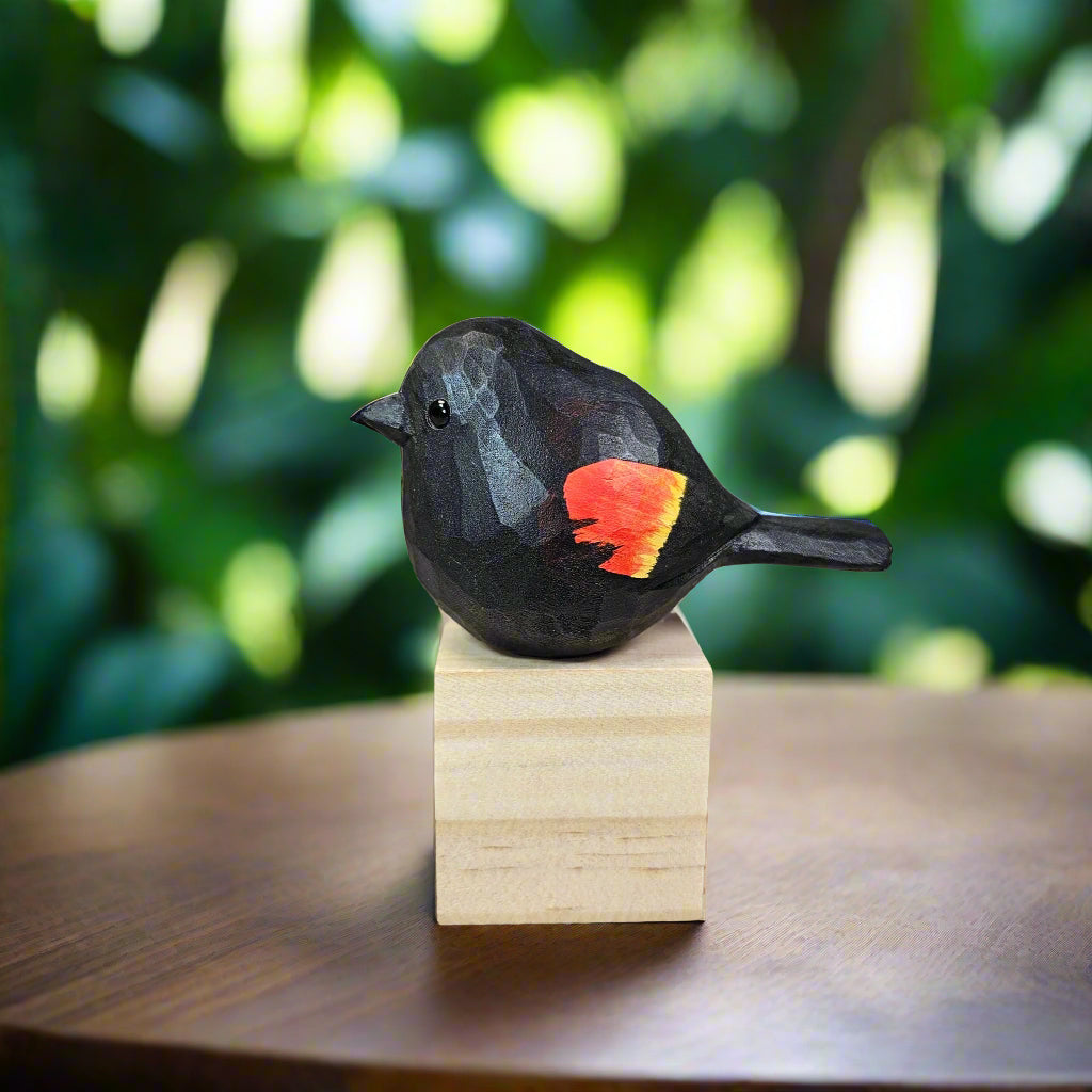 Red-winged blackbird Figurines Hand Carved Painted Wooden