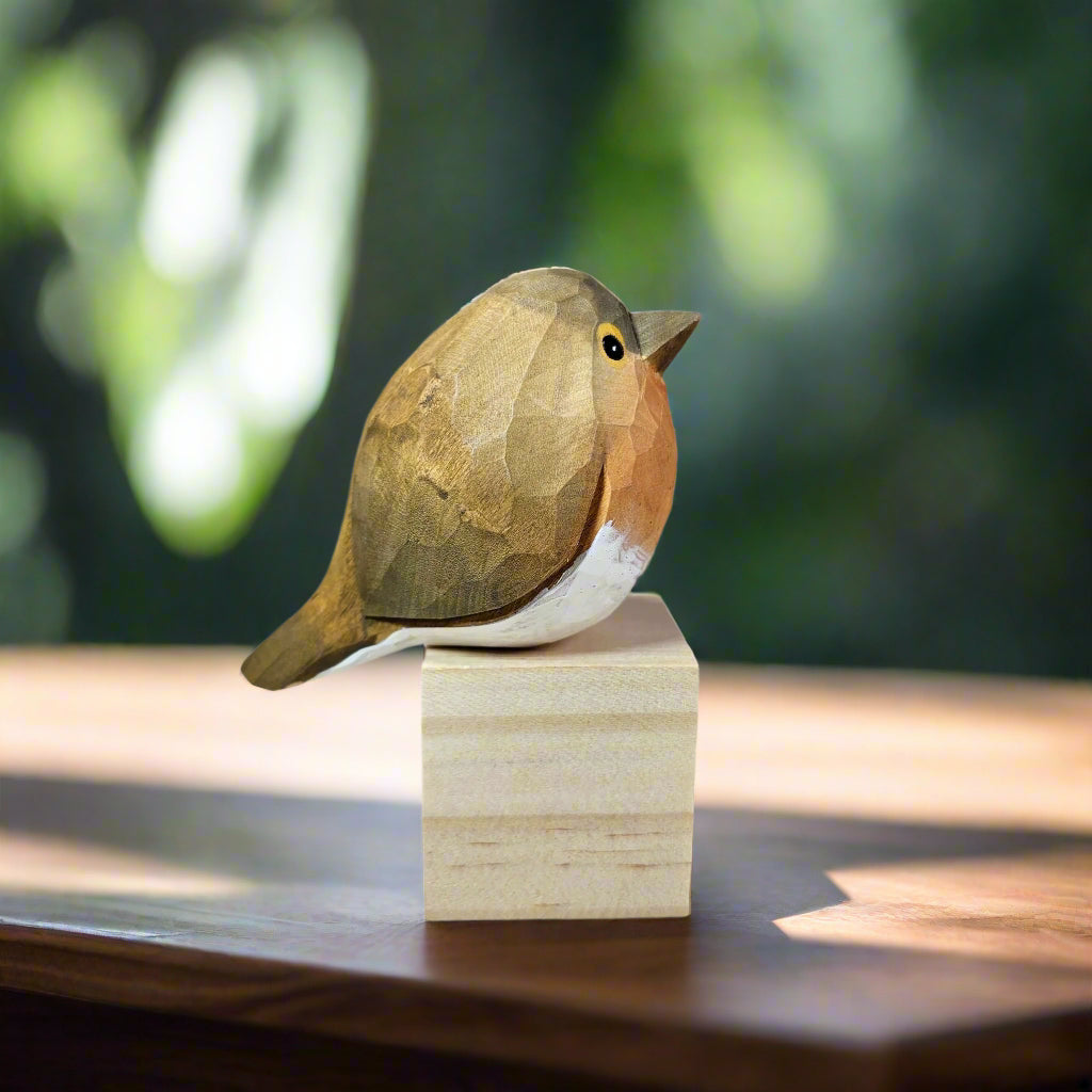 European robin Bird Figurines Hand Carved Painted Wooden