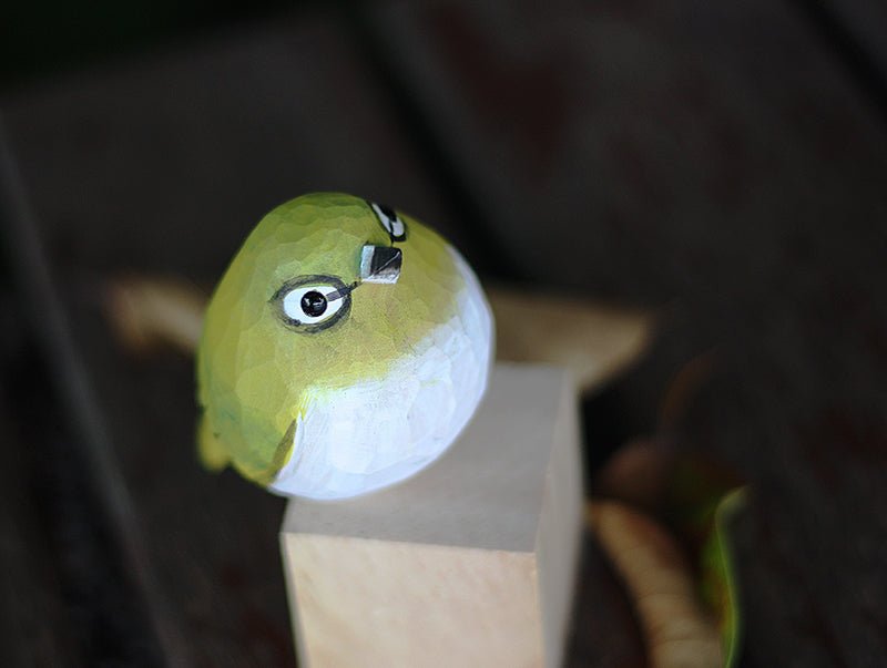 Hand-Painted Wooden White-Eye Bird Figurine �C Elegant Artisan Decor