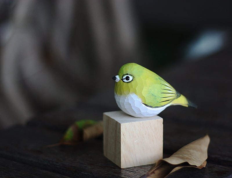 Hand-Painted Wooden White-Eye Bird Figurine �C Elegant Artisan Decor