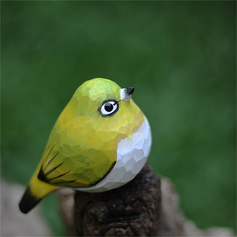 Hand-Painted Wooden White-Eye Bird Figurine �C Elegant Artisan Decor