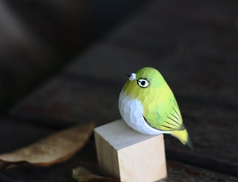 Hand-Painted Wooden White-Eye Bird Figurine �C Elegant Artisan Decor