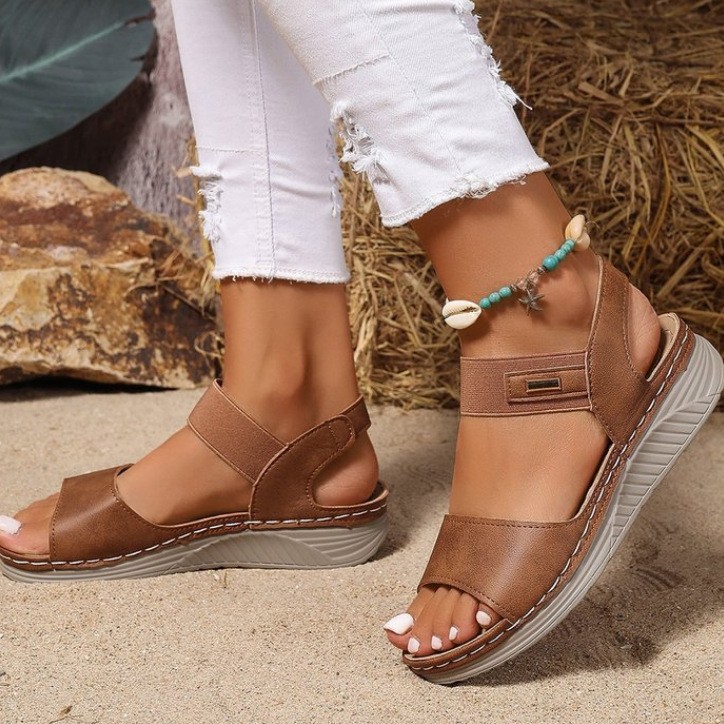 2025 Summer Ladies New Retro Casual Sandals