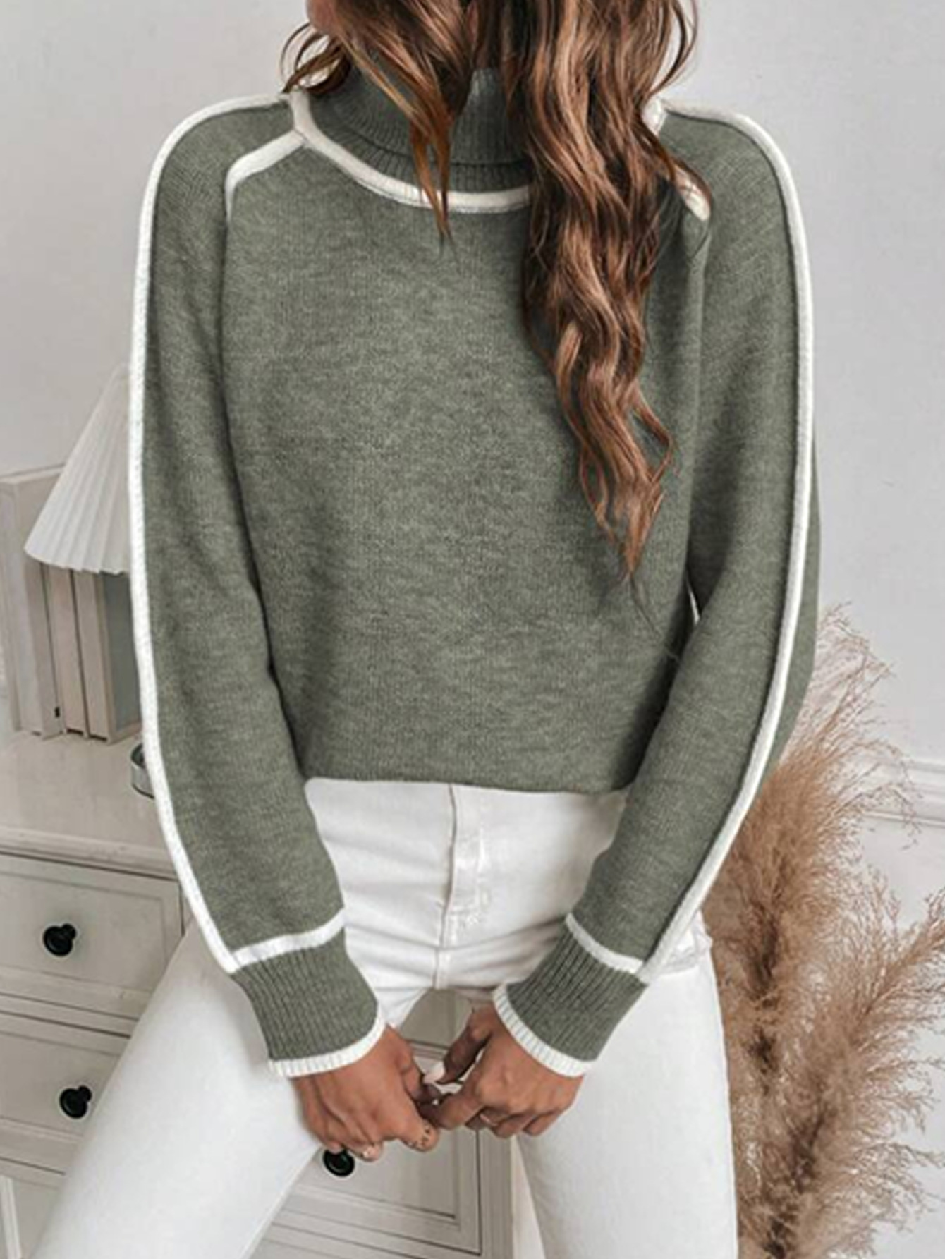Women's solid color turtleneck knitted sweater