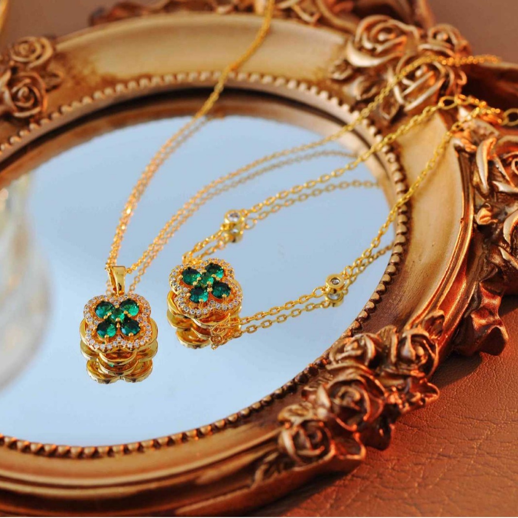 Rotating Green Zirconia Clover Flower Necklace