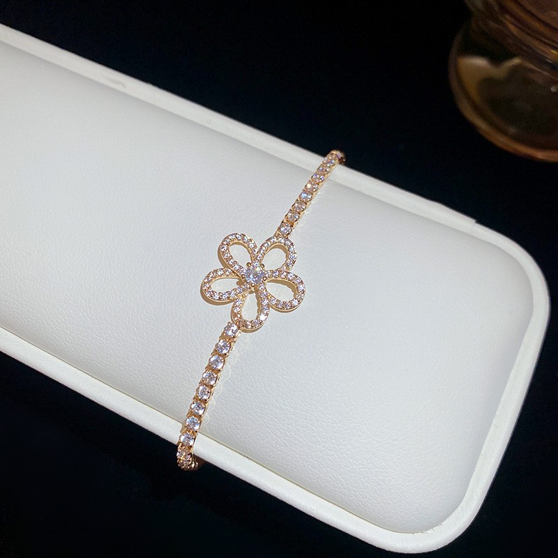 Geometric Blossom Adjustable Bracelet | Diamond-Flower Openwork Chain in Copper