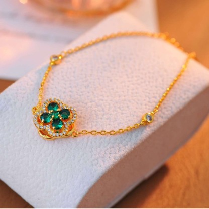 Rotating Green Zirconia Clover Flower Necklace