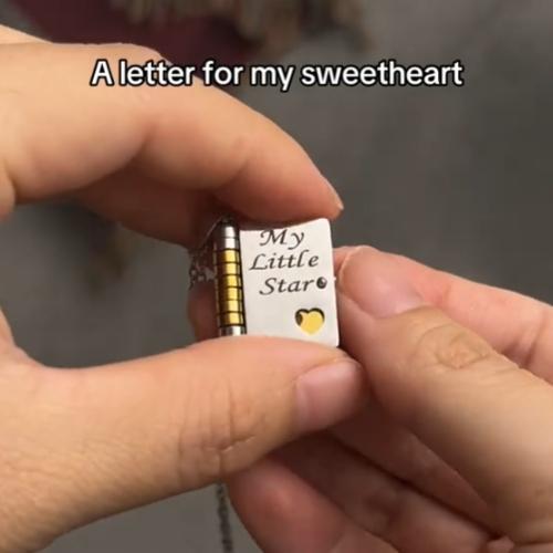 A graduation jewelry full of love✨My little star book necklace