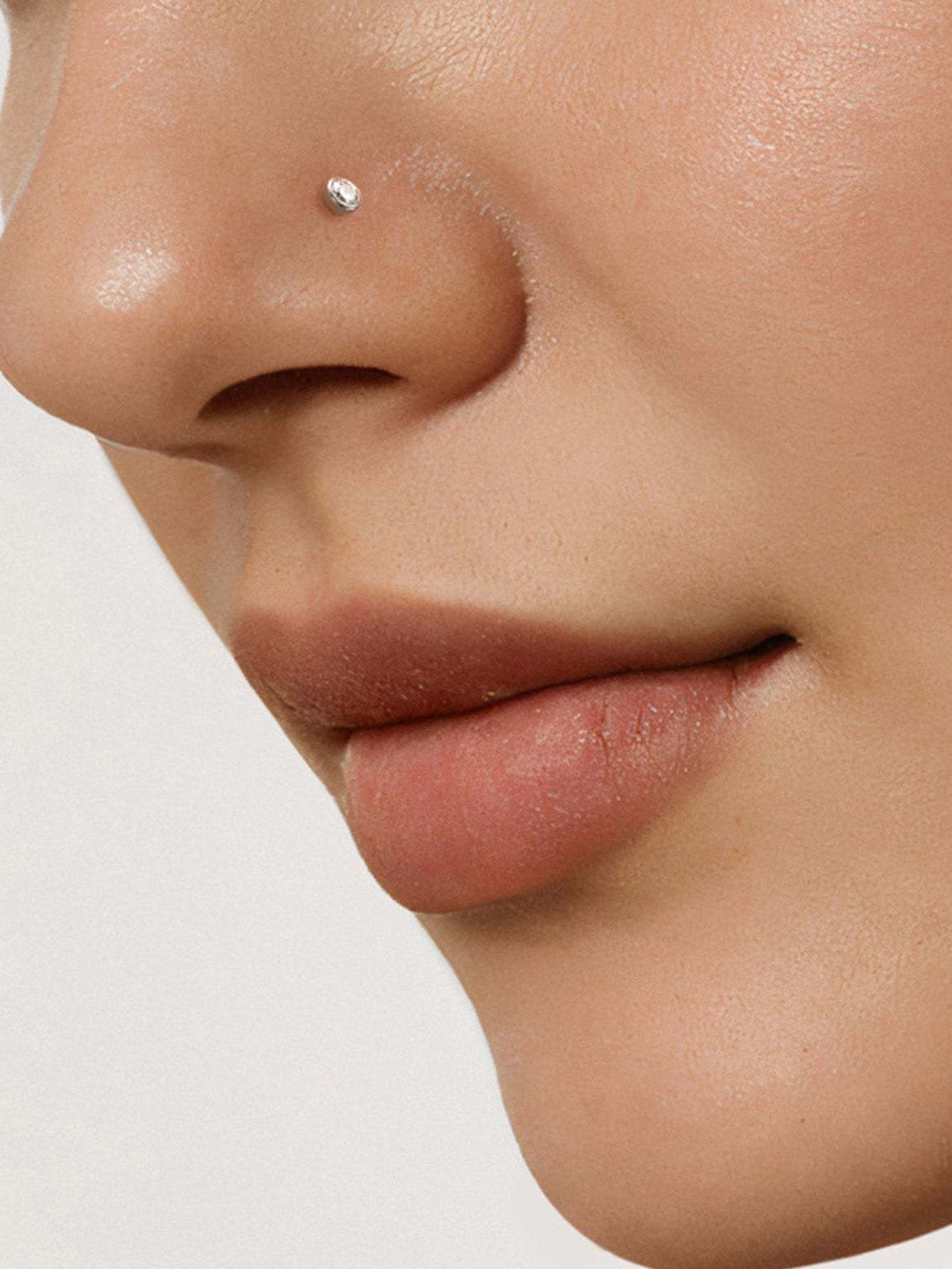 G23 Titanium Border Classic Zircon Nose Stud-Olarajewelry