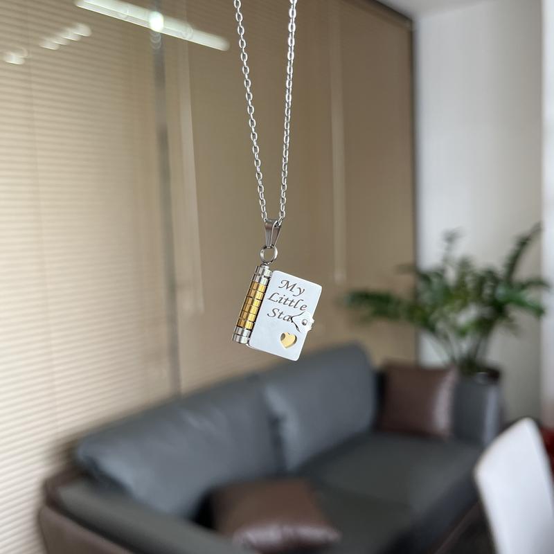 A graduation jewelry full of love✨My little star book necklace