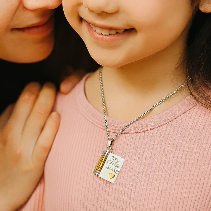 A graduation jewelry full of love✨My little star book necklace