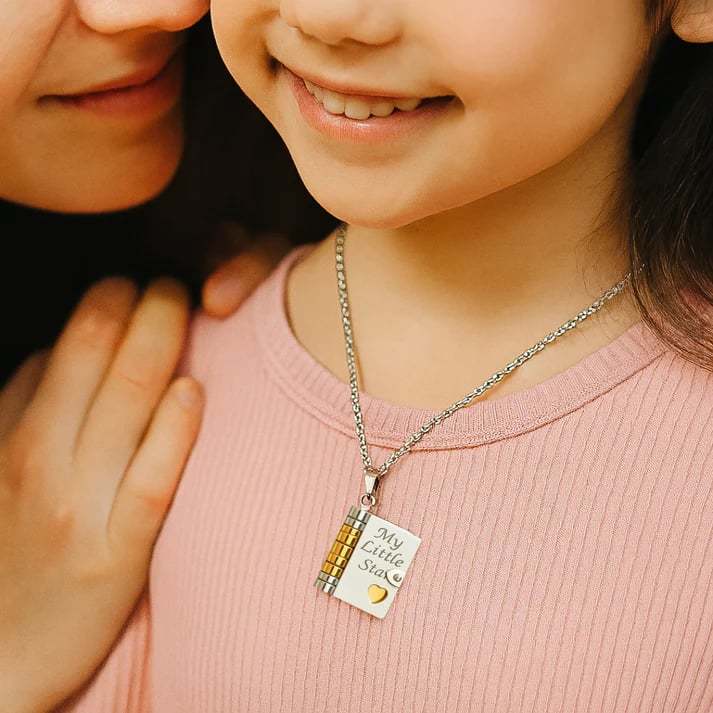 A graduation jewelry full of love✨My little star book necklace