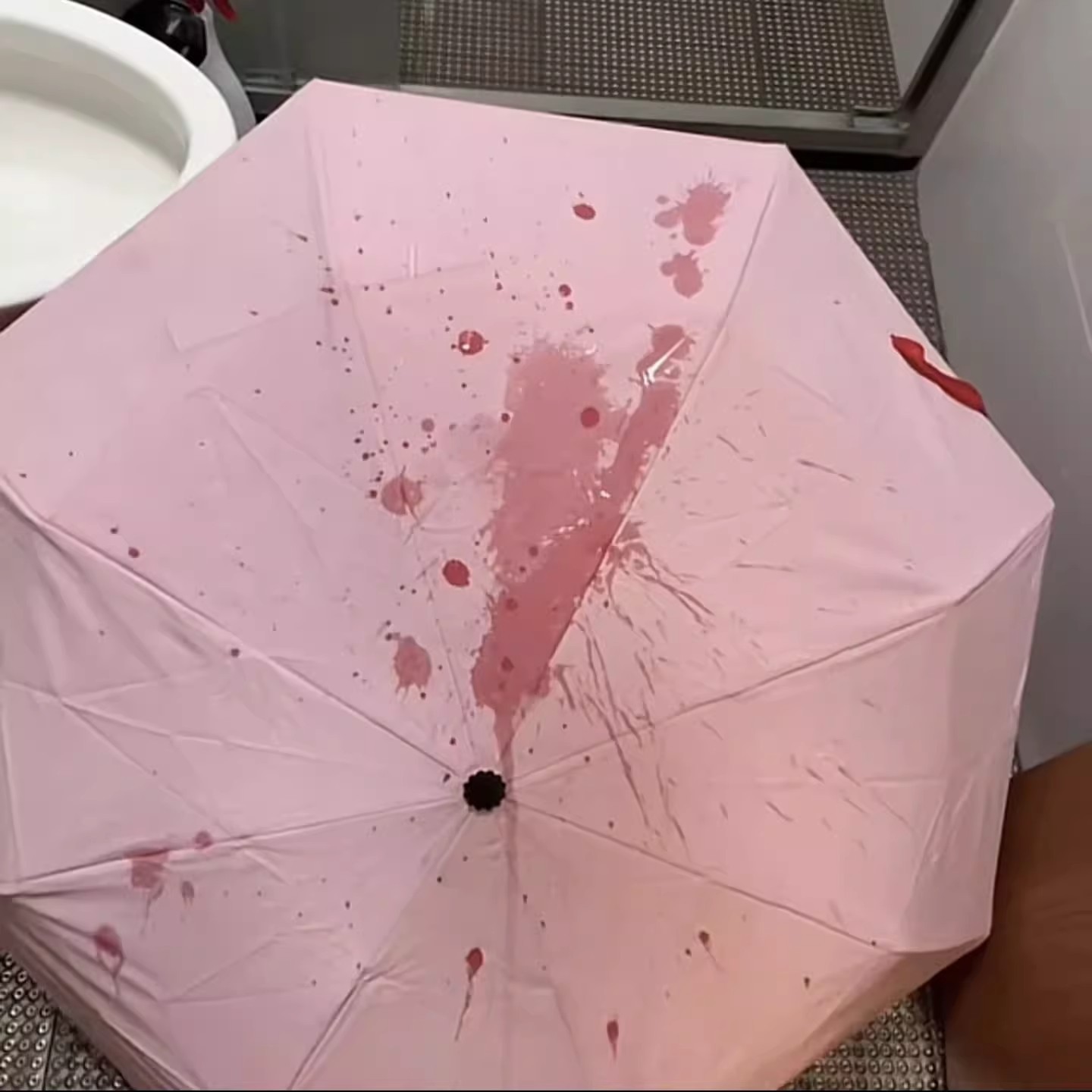 Creative blood-colored sunshade