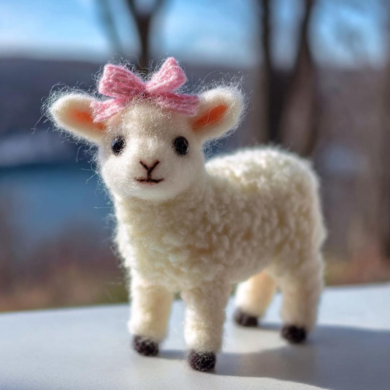 🌿 Eco-Friendly Needle Felted Lamb Figurine – Handmade Wool Sheep Statue for Farmhouse & Nursery Decor
