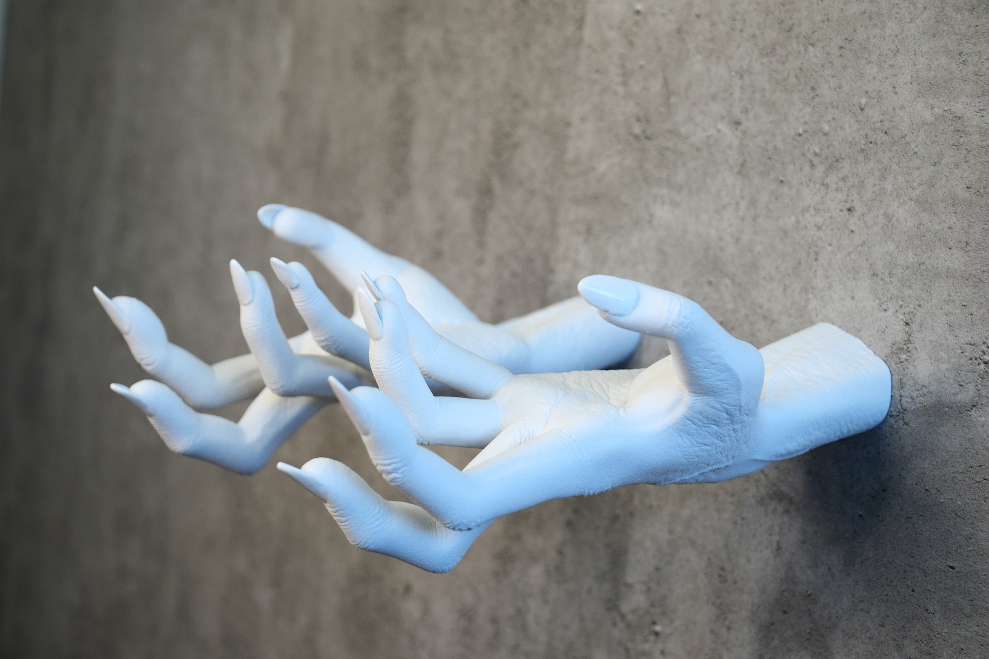 Life-Size Witch Hand Decoration – Handheld Gothic Halloween Prop & Display Replica