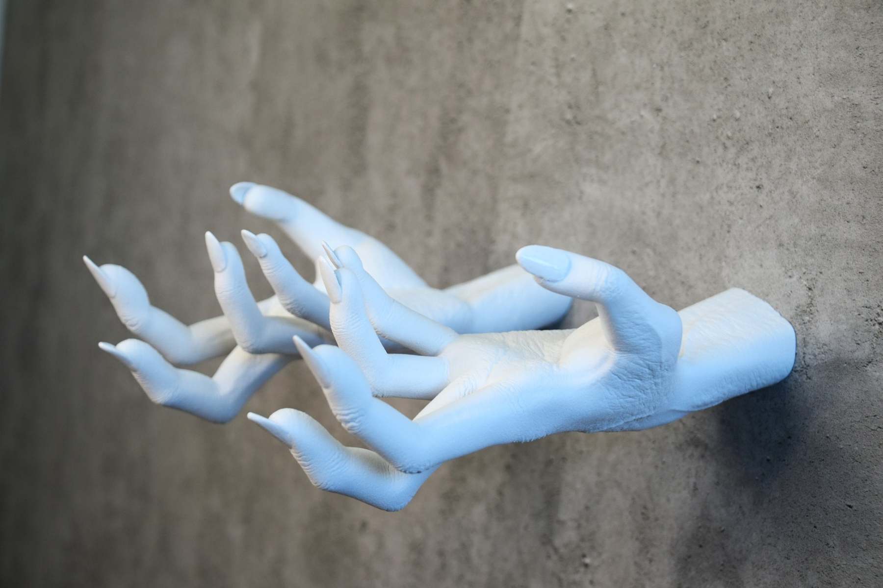 Life-Size Witch Hand Decoration – Handheld Gothic Halloween Prop & Display Replica