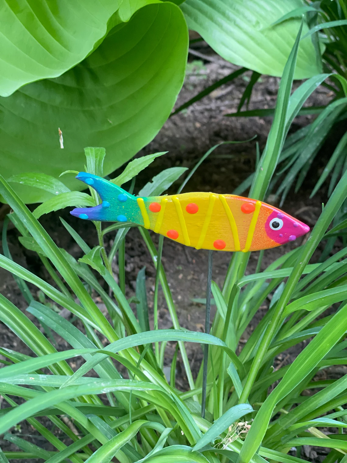 Rainbow Fish Mino Garden Post