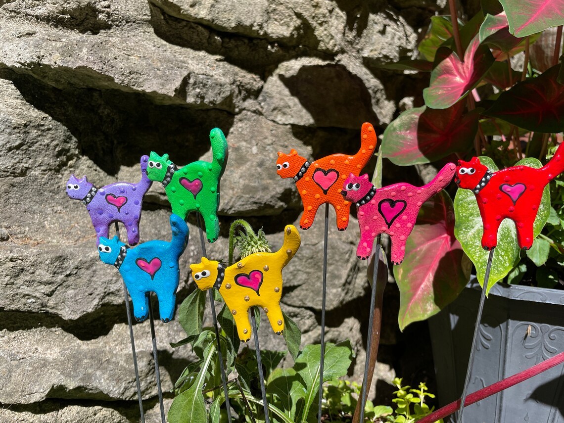 Potted cat garden stake