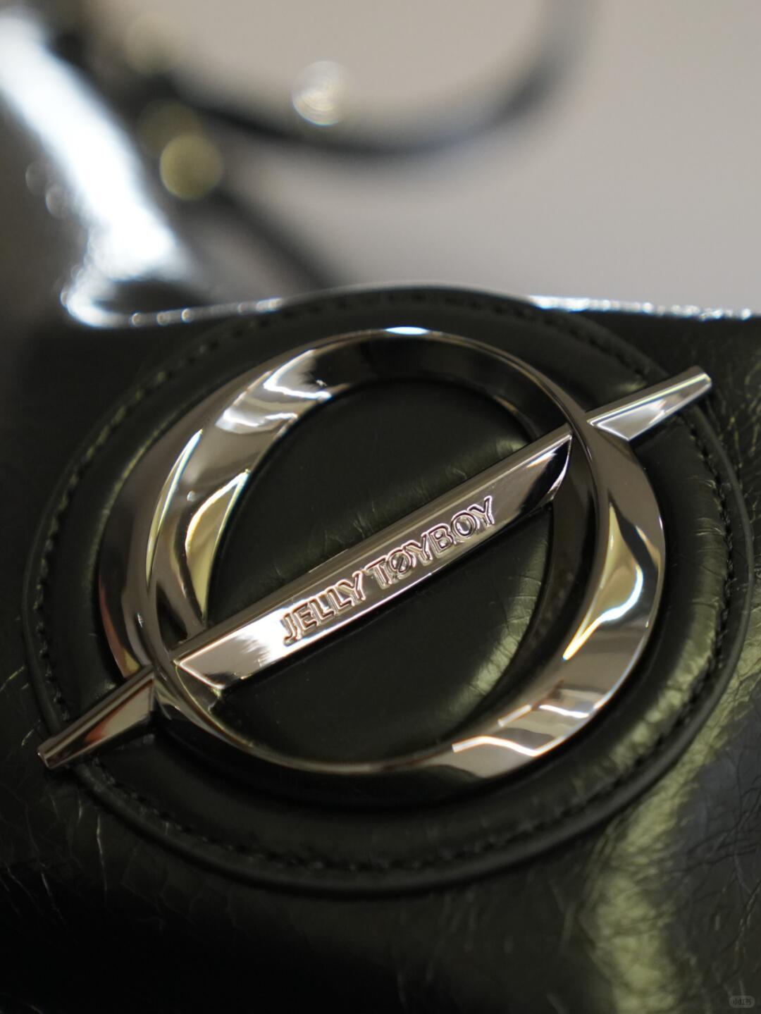 Null Set | Voyager Bag – Abstract Geometry Shoulder Bag in Glossy Black