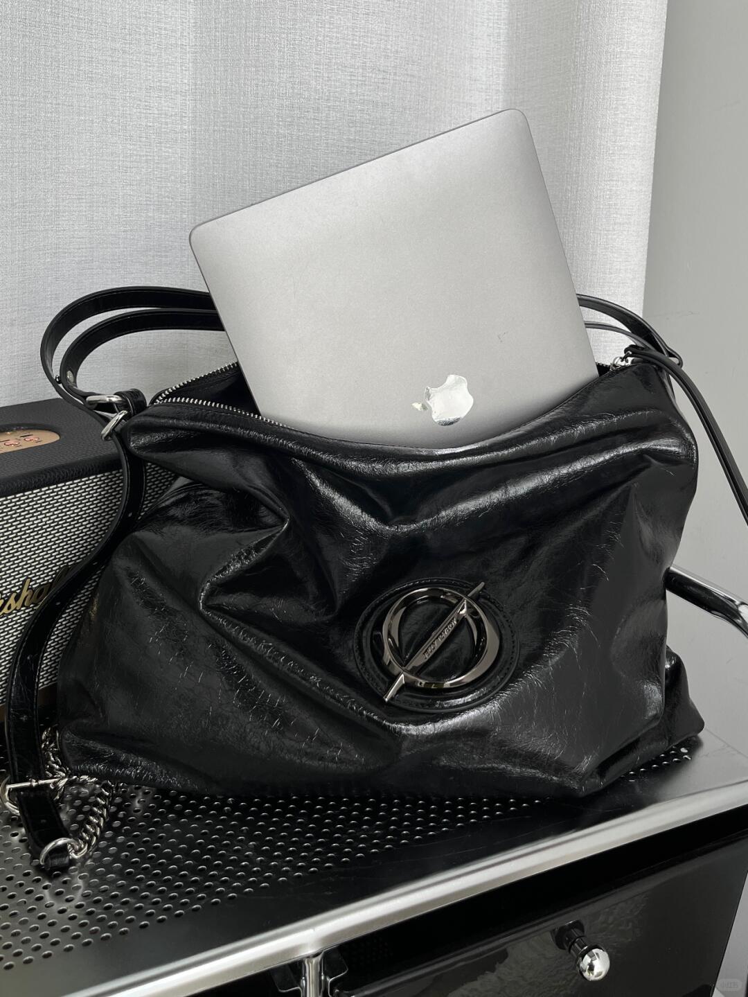 Null Set | Voyager Bag – Abstract Geometry Shoulder Bag in Glossy Black