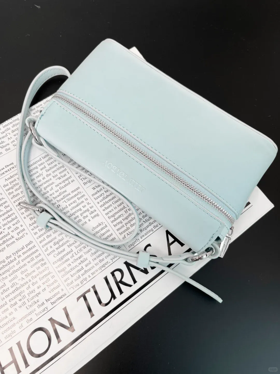 【2WAY仕様】大容量×両面配色のトライアングルバッグ｜ミニポーチ付き通勤・通学にも最適