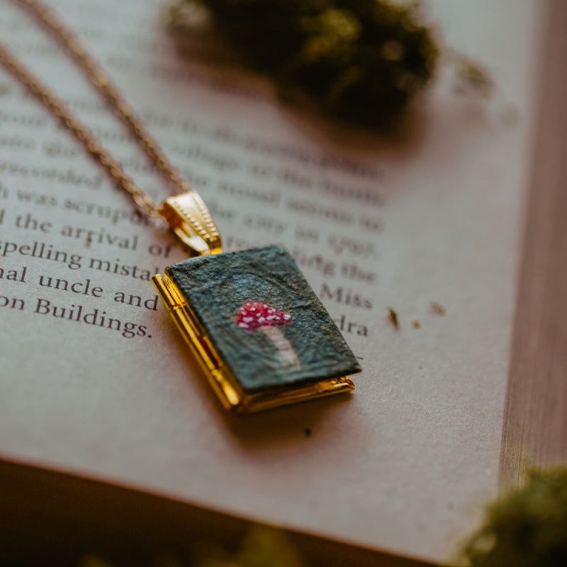 Open Book Photo Locket Necklace Retro Mushroom Mini Album Pendant Jewelry