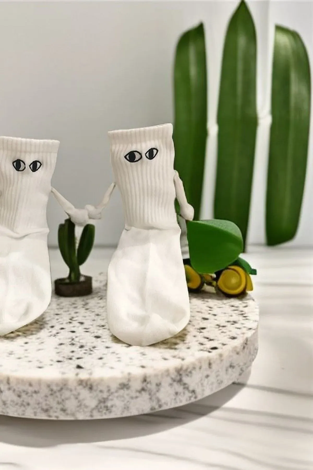 Cute Couple Holding Hands Magnetic Socks Matching Pair Gift Socks