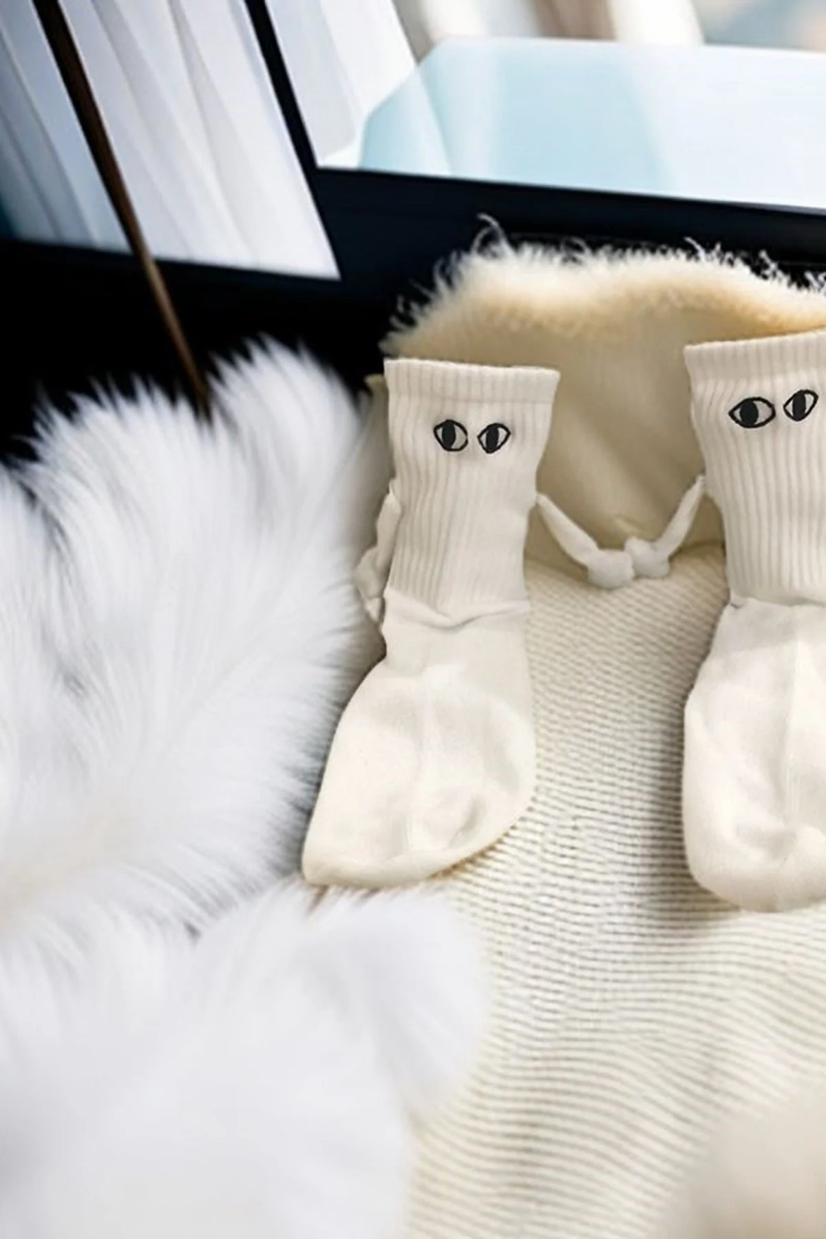 Cute Couple Holding Hands Magnetic Socks Matching Pair Gift Socks