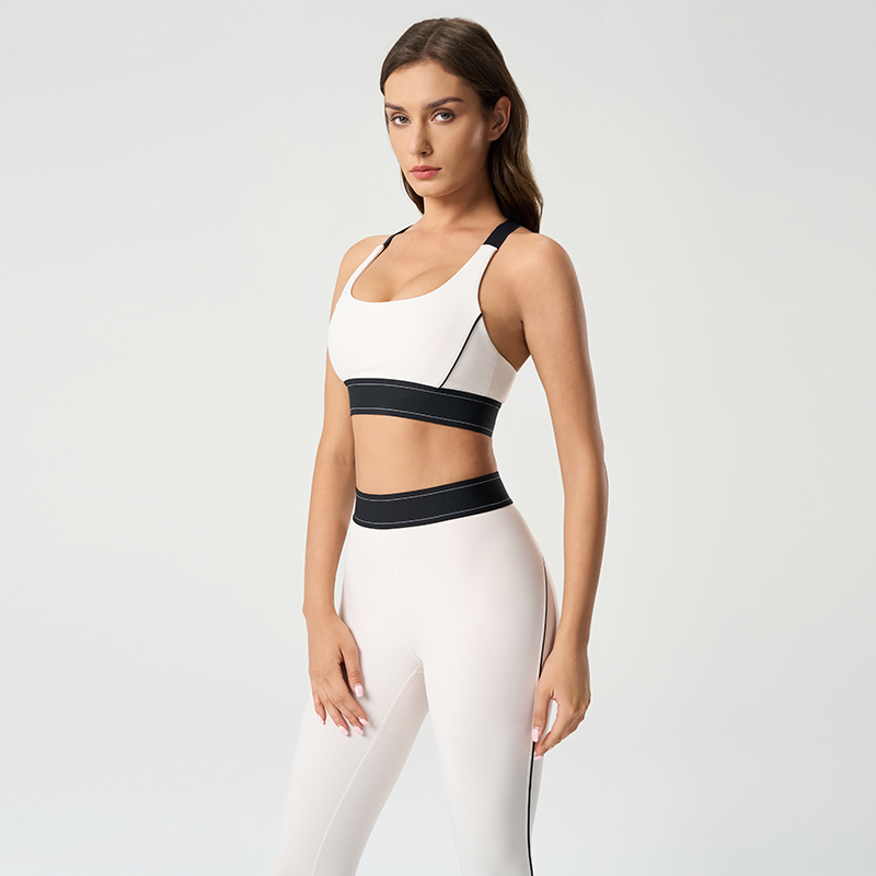 Women's Contrast - Trimmed Sports Bra and Leggings Set - White Activewear for Gym, Yoga