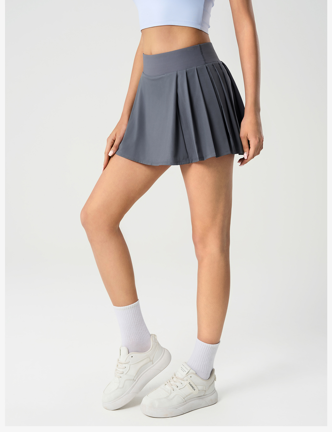 好的，我将根据你上传的图片生成一个美国亚马逊的英文标题。Women's High-Waisted Pleated Tennis Skirt, Flowy A-Line Athletic Skort for Running, Gym and Casual Wear