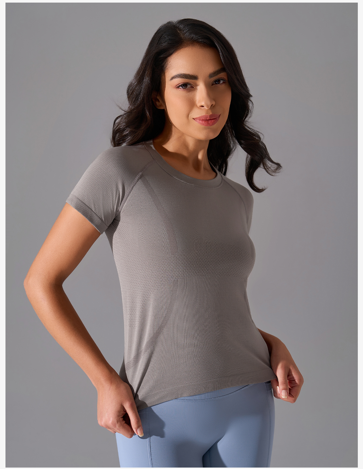 Women's Light Gray Short - Sleeve Seamless Workout Top, Breathable Athletic Shirt for Yoga & Fitness