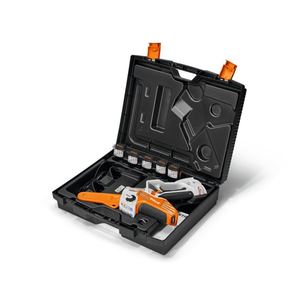 Nová ruční řetězová pila Stihl GTA 40 Dual Battery s dvojnásobným dosahem a výkonem oproti běžným řetězovým pilám je perfektní pro každou situaci, kdy je potřeba přenosná řetězová pila.