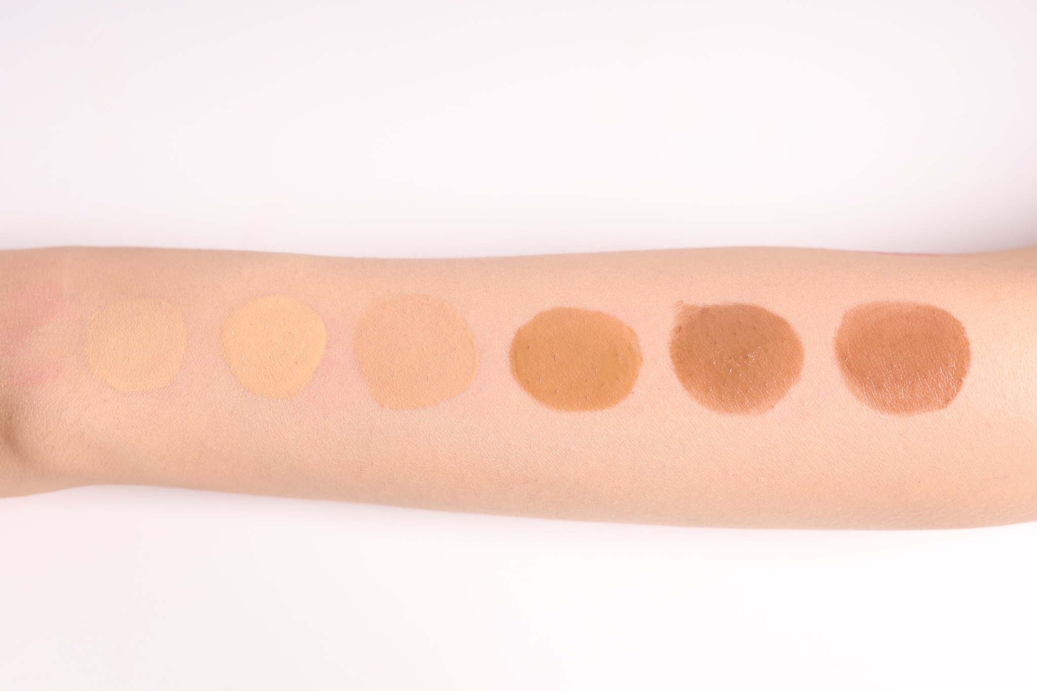 Corretivo Líquido Lua&Neve Tubo Dourado | 6 Cores para Todos os Tipos de Pele, Corretivo Mate, Cubre Cicatrizes e Circulos Oculares com Um Toque