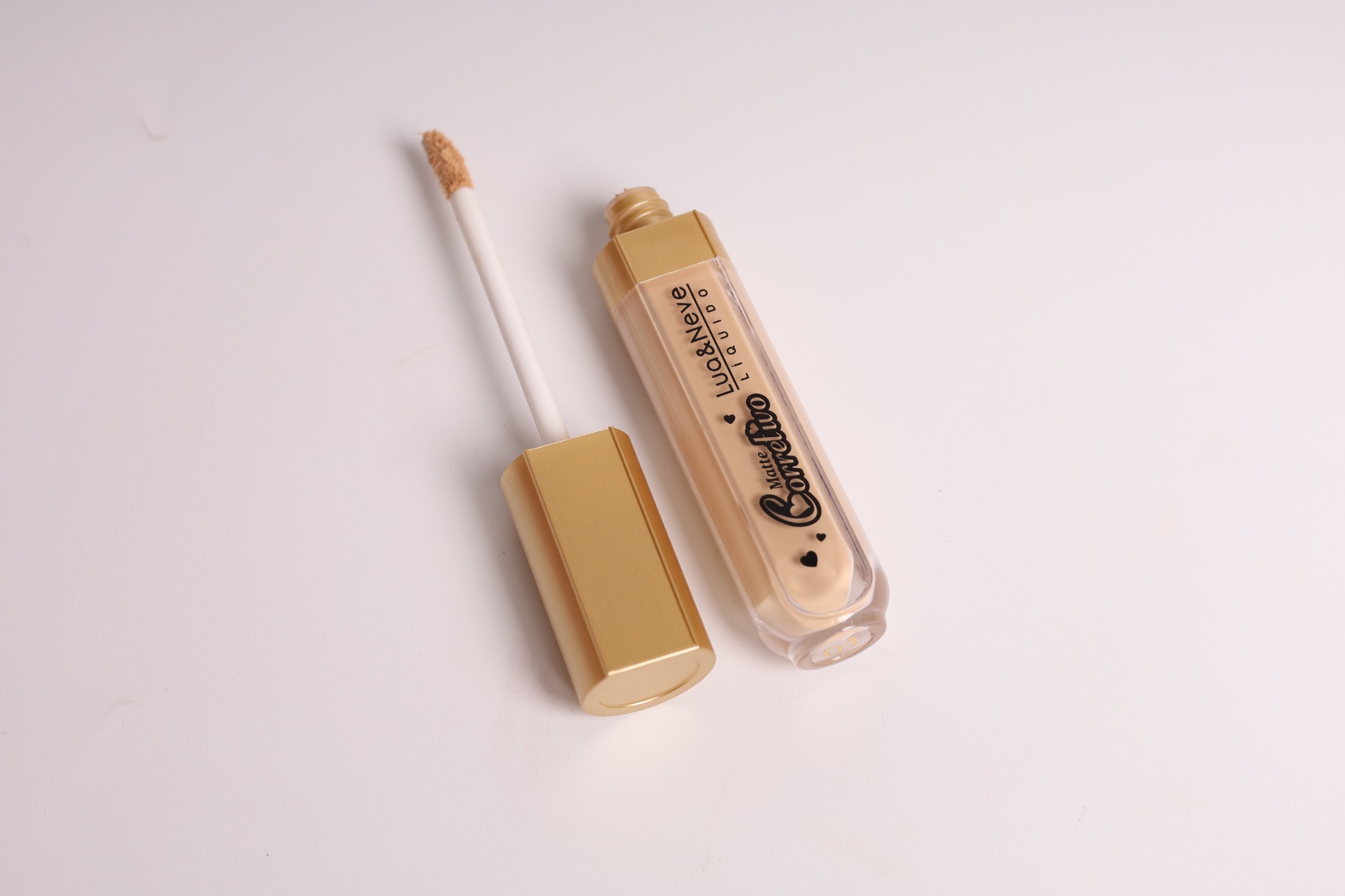 Corretivo Líquido Lua&Neve Tubo Dourado | 6 Cores para Todos os Tipos de Pele, Corretivo Mate, Cubre Cicatrizes e Circulos Oculares com Um Toque