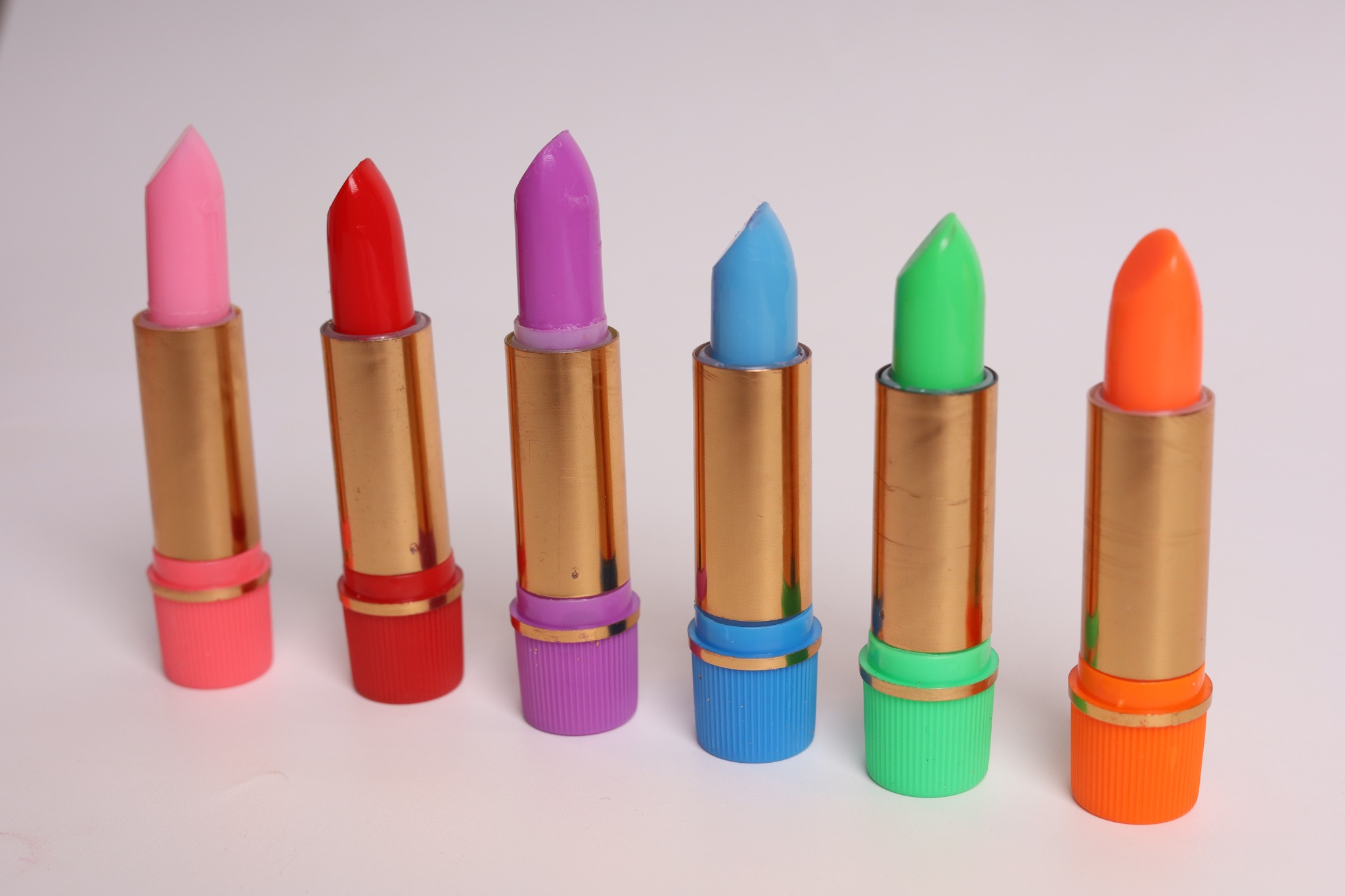 Batom Lua&Neve com Gravura | Cores Vibrantes, Design em Rilhete de Borboletas, Cor Intensa e Duradoura, Colisão entre Retrô e Moda