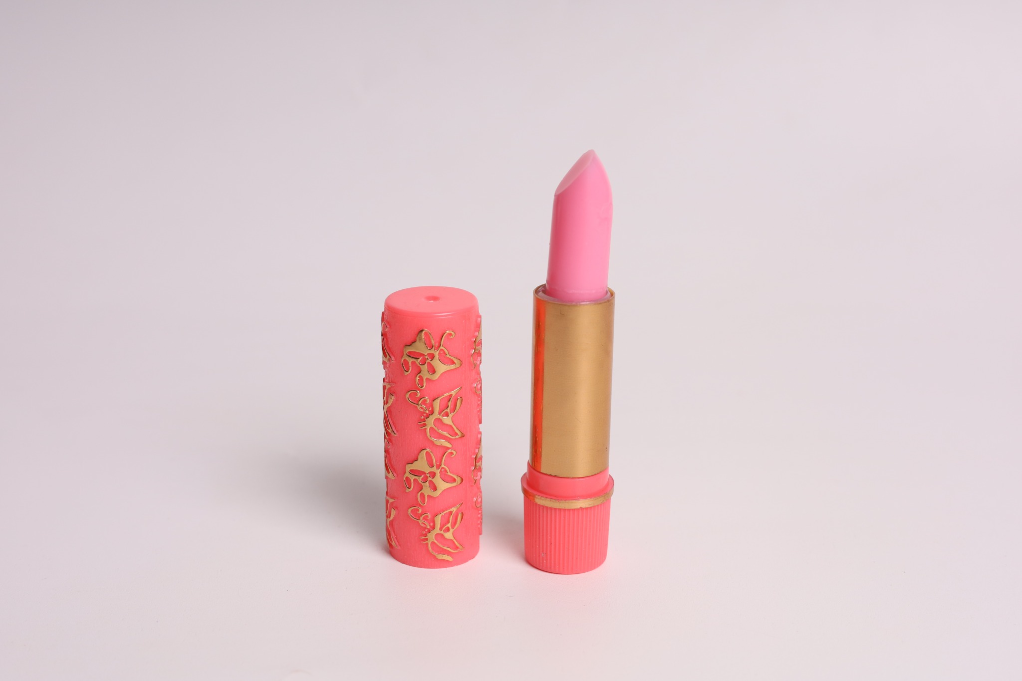 Batom Lua&Neve com Gravura | Cores Vibrantes, Design em Rilhete de Borboletas, Cor Intensa e Duradoura, Colisão entre Retrô e Moda