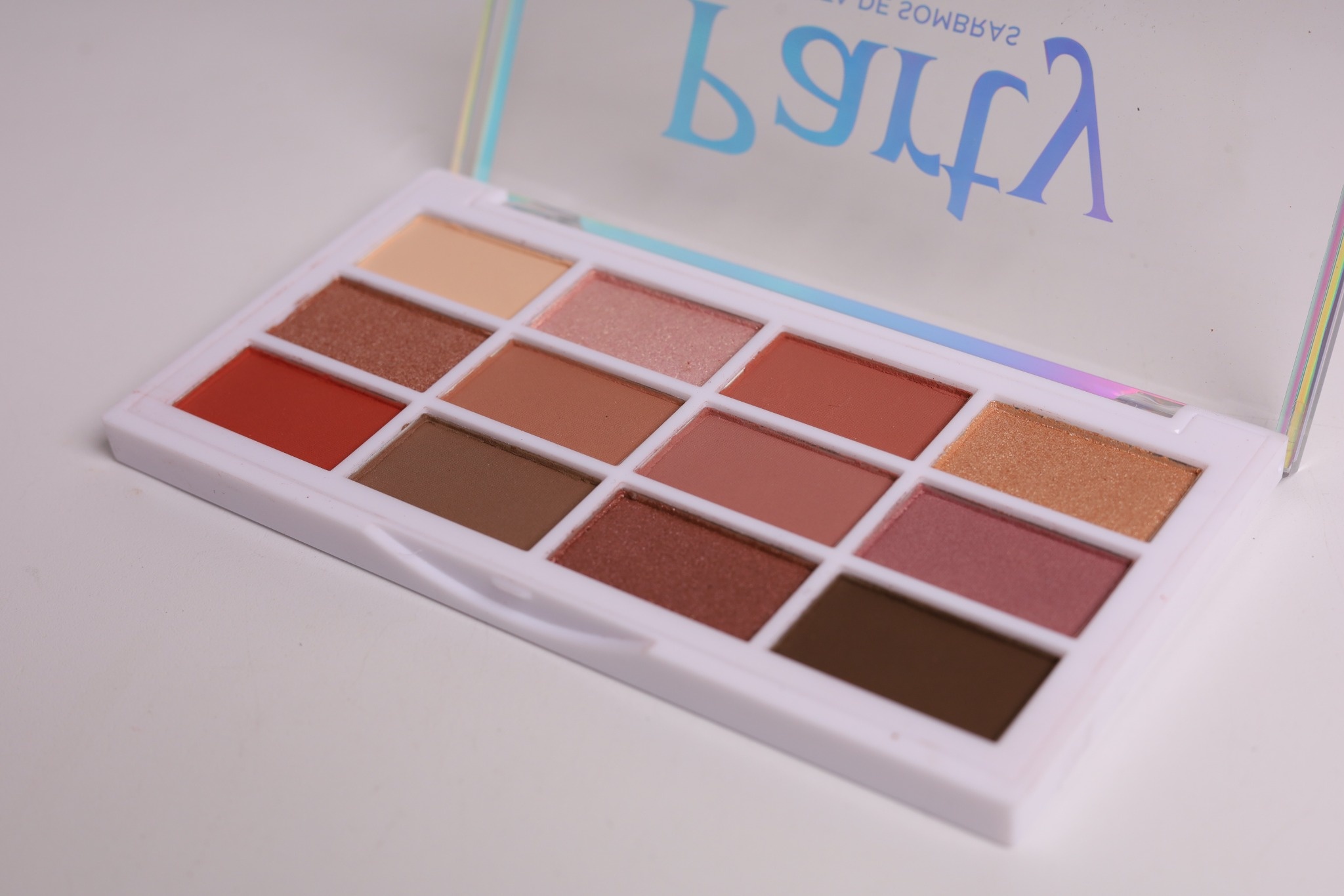 Lua&Neve Paleta de Sombras para Festa Dupla｜12 Cores×2, Tudo em Um para Dia e Festa, Mistura de Perolado e Mate, Troca de Estilo em Um Clique