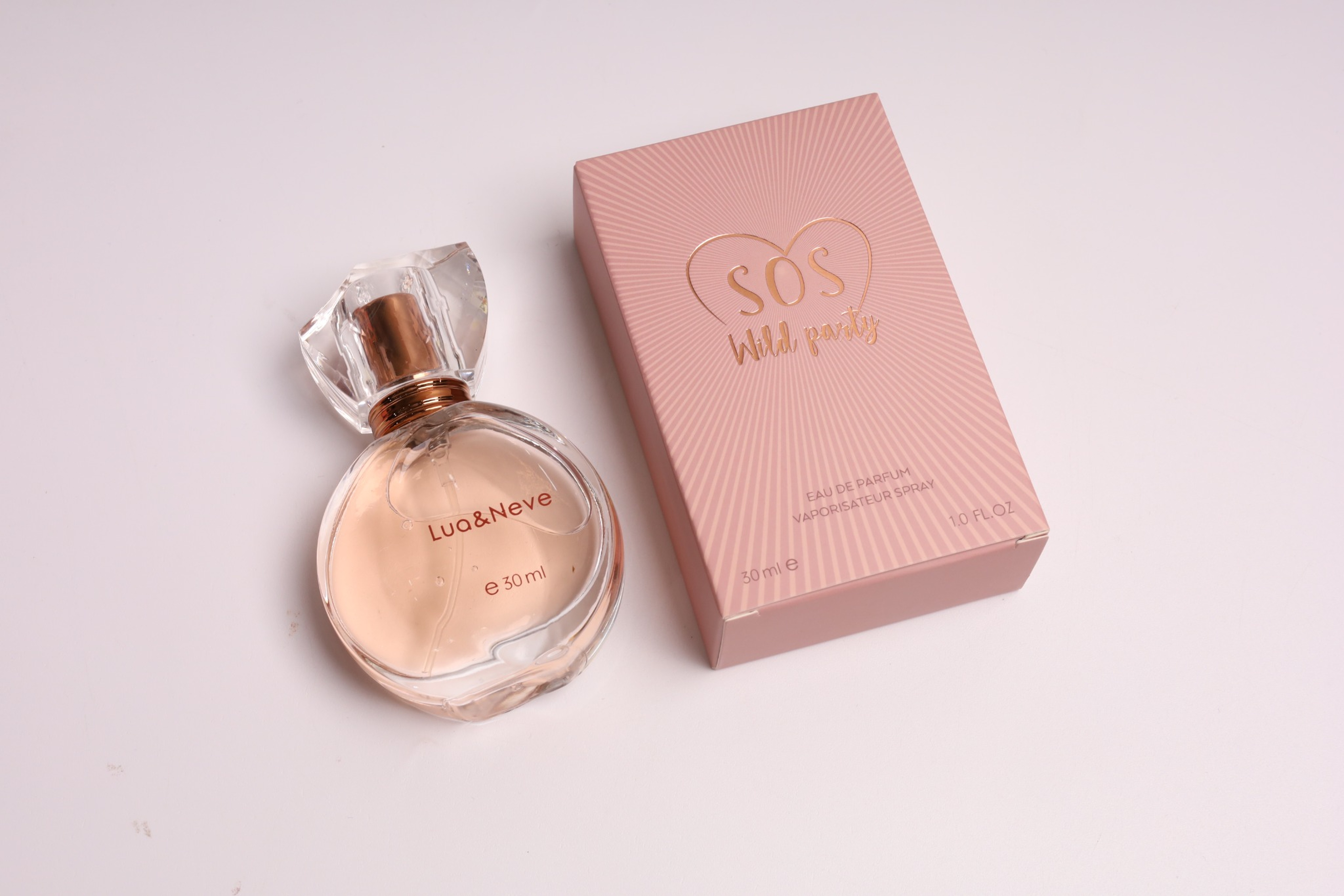 精致粉盒！Lua&Neve 香水 30ml 香遇派对