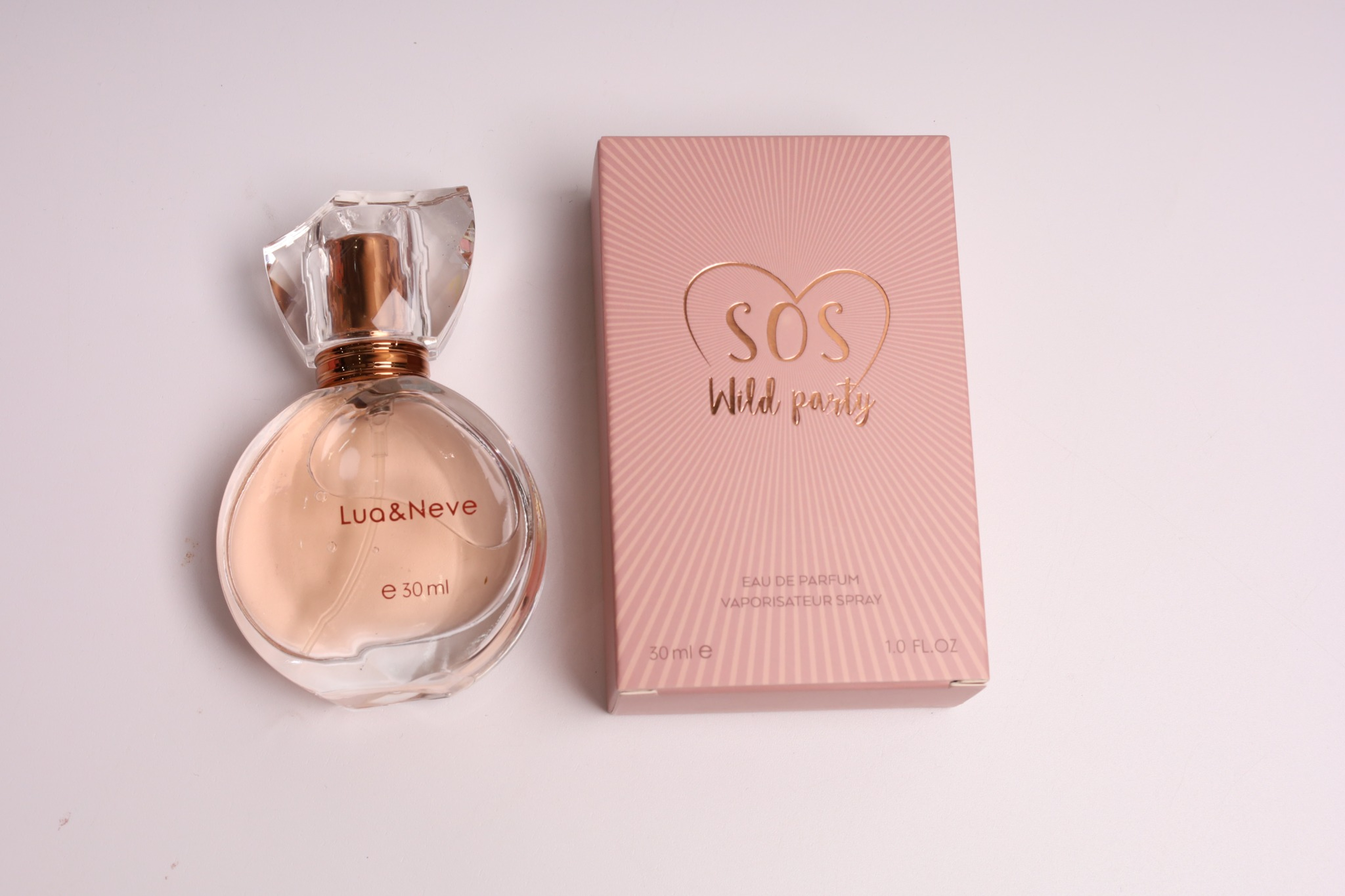 精致粉盒！Lua&Neve 香水 30ml 香遇派对