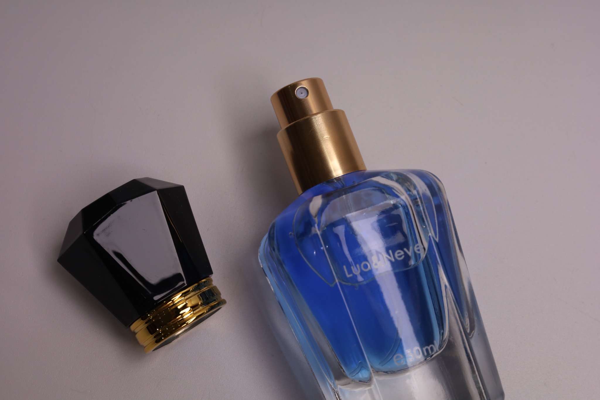 Perfume Lua&Neve Blue High Heels 30ml, Pó Dourado Brilhante, Fragrância Misteriosa