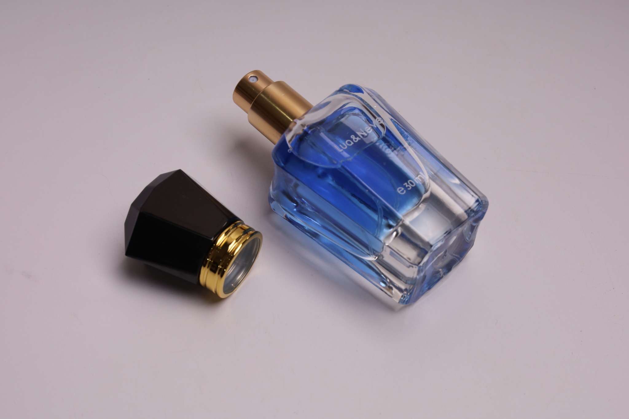 Perfume Lua&Neve Blue High Heels 30ml, Pó Dourado Brilhante, Fragrância Misteriosa