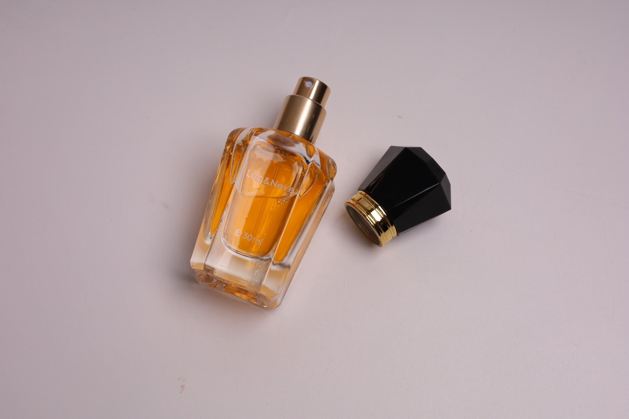 Perfume Lua&Neve Fashion 30ml, Tampa de Diamante Preto, Notas Ambarinas