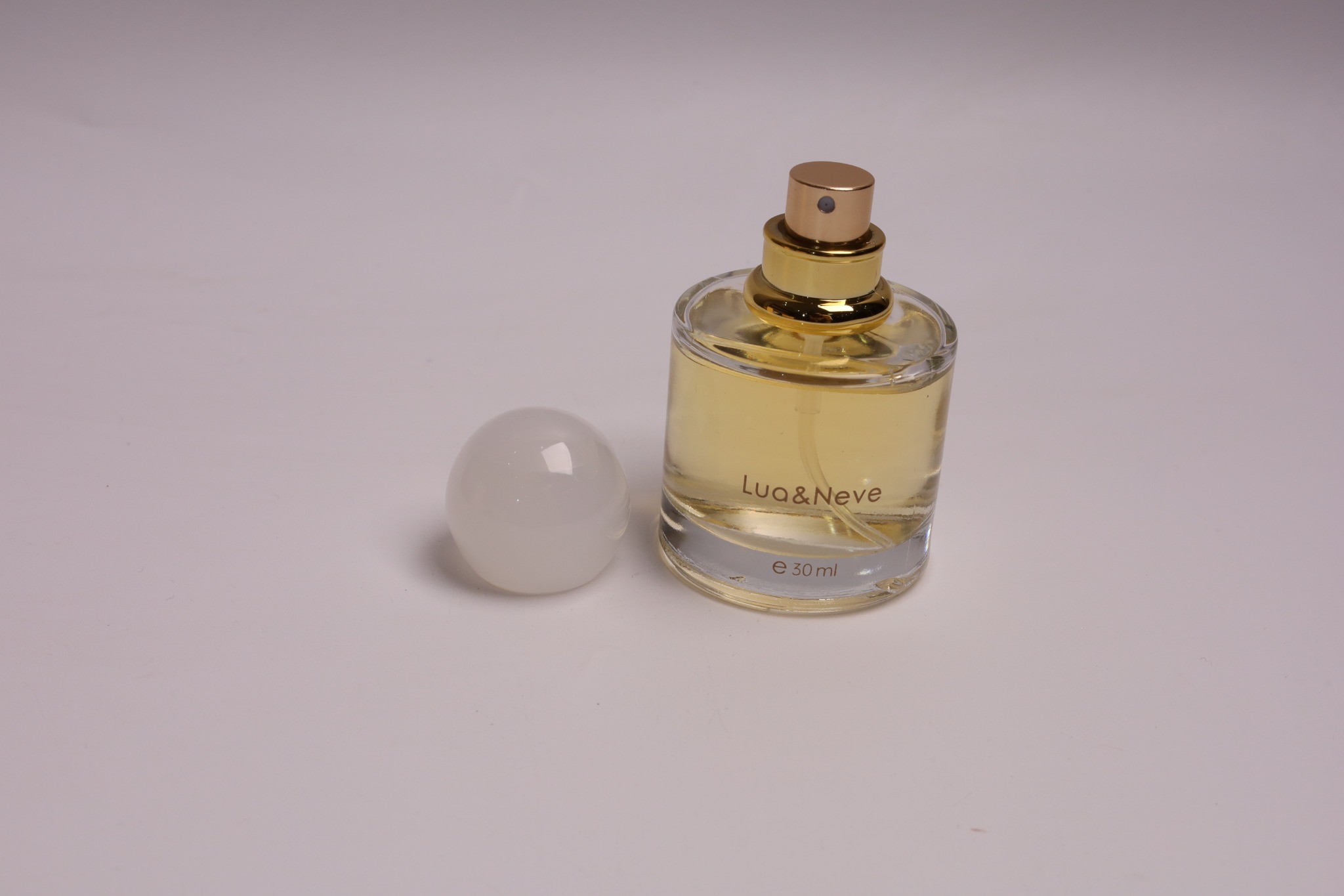 Perfume Lua&Neve Daisy Golden 30ml, Tampa Esférica, Notas Florais Elegantes