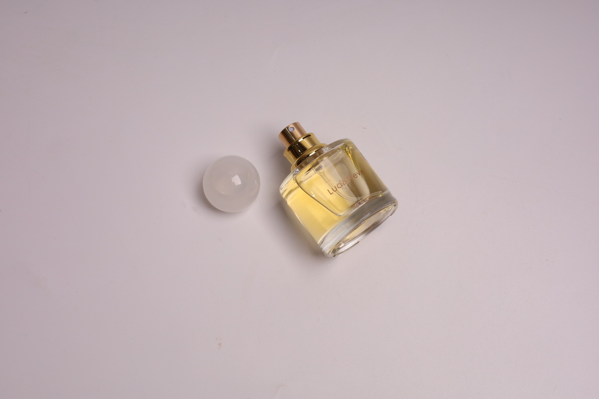Perfume Lua&Neve Daisy Golden 30ml, Tampa Esférica, Notas Florais Elegantes
