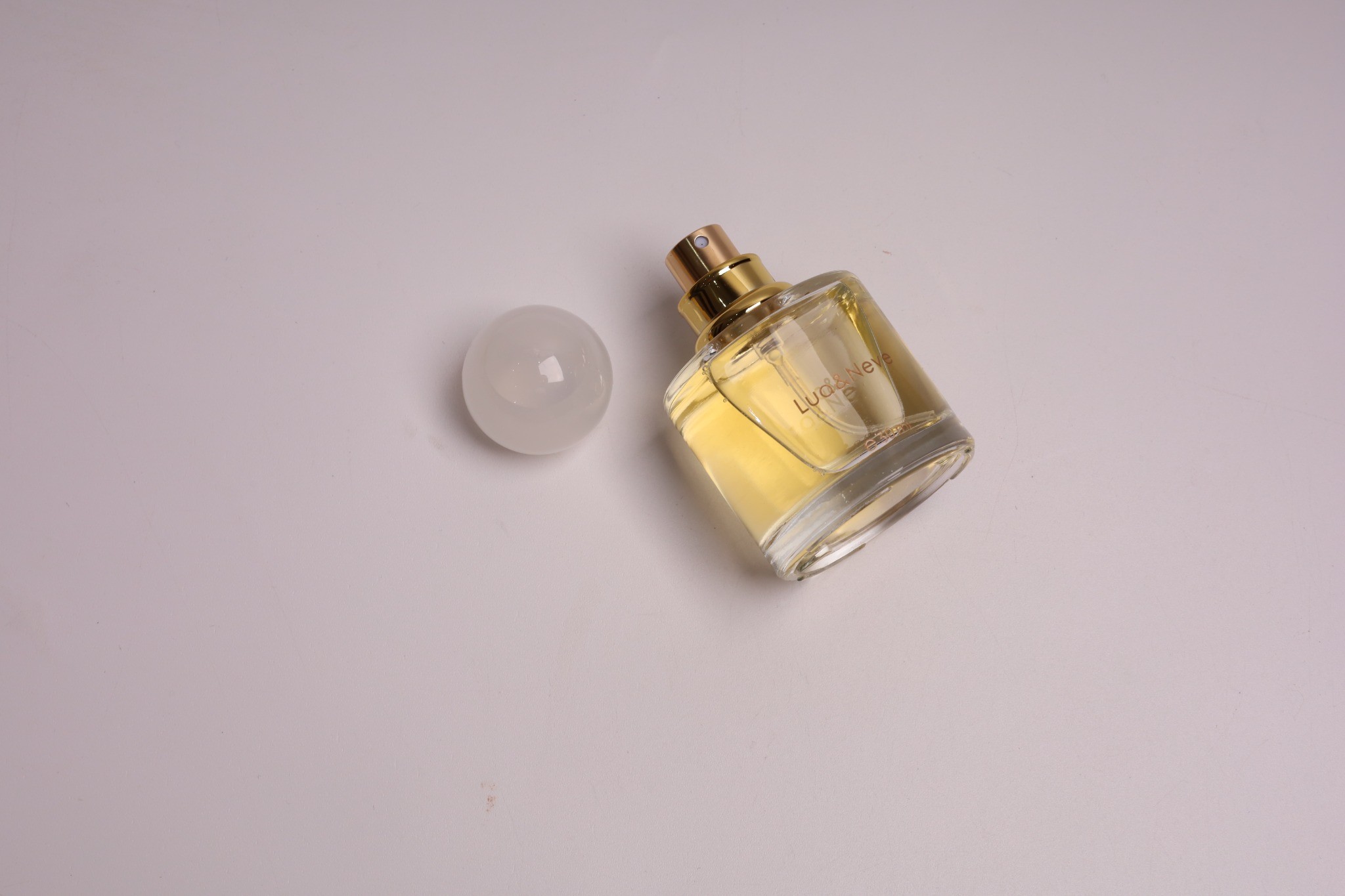 Perfume Lua&Neve Daisy Golden 30ml, Tampa Esférica, Notas Florais Elegantes