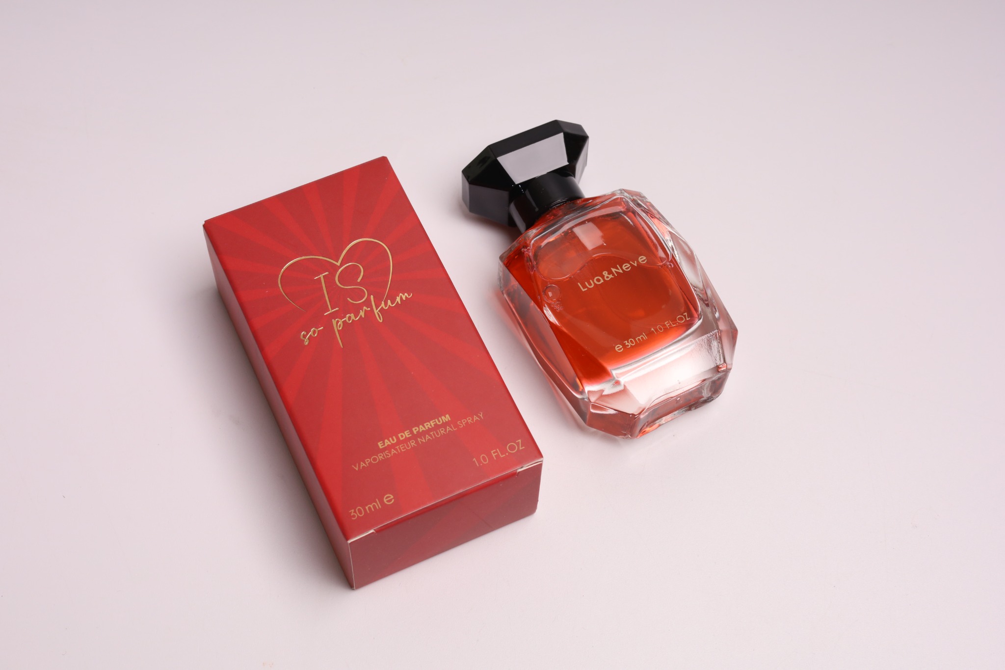 Perfume Lua&Neve com Tampa Preta em Forma de Diamante 30ml | Notas Aromáticas Intensas, Revelando um Charme Fascinante