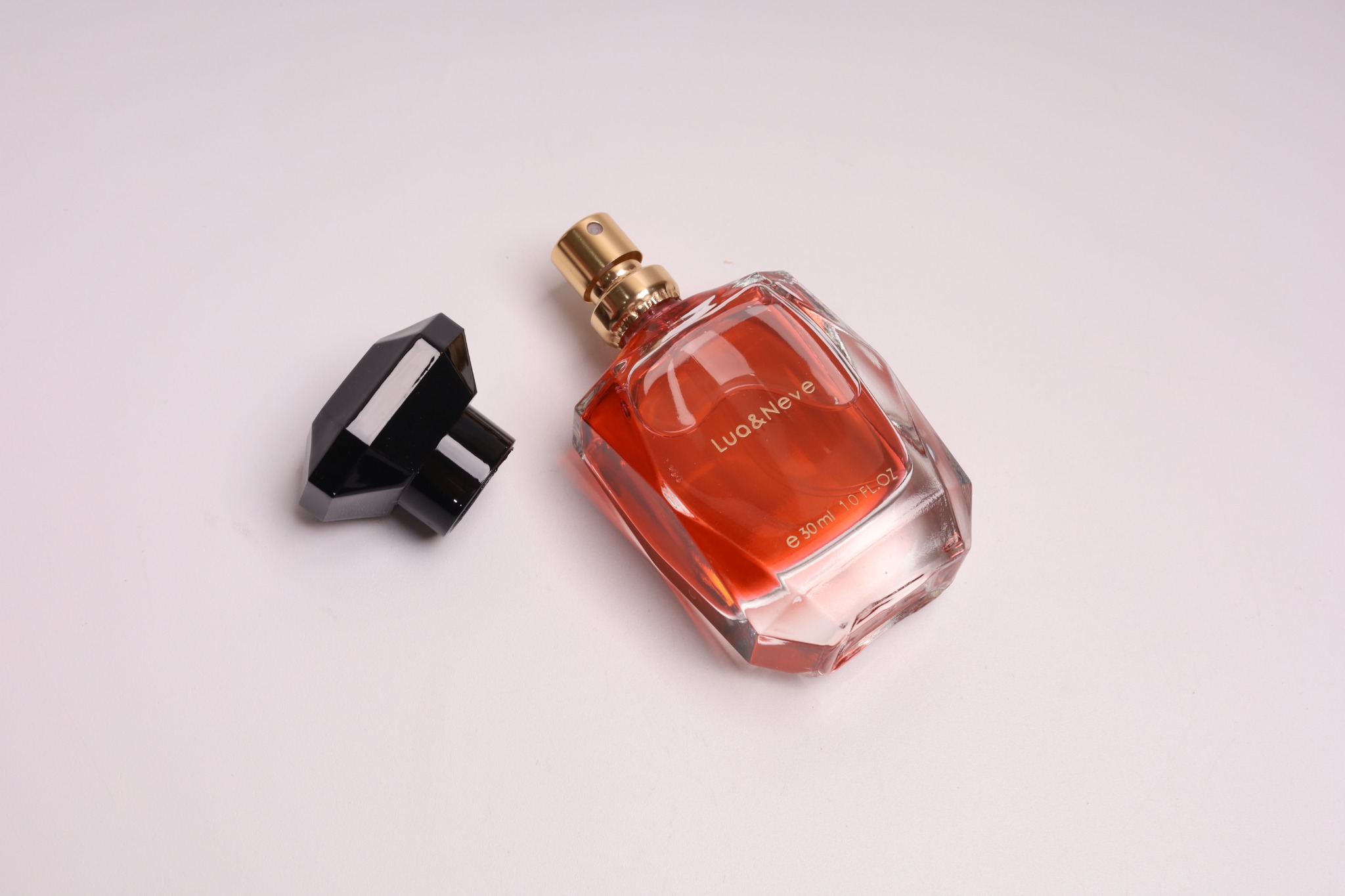Perfume Lua&Neve com Tampa Preta em Forma de Diamante 30ml | Notas Aromáticas Intensas, Revelando um Charme Fascinante