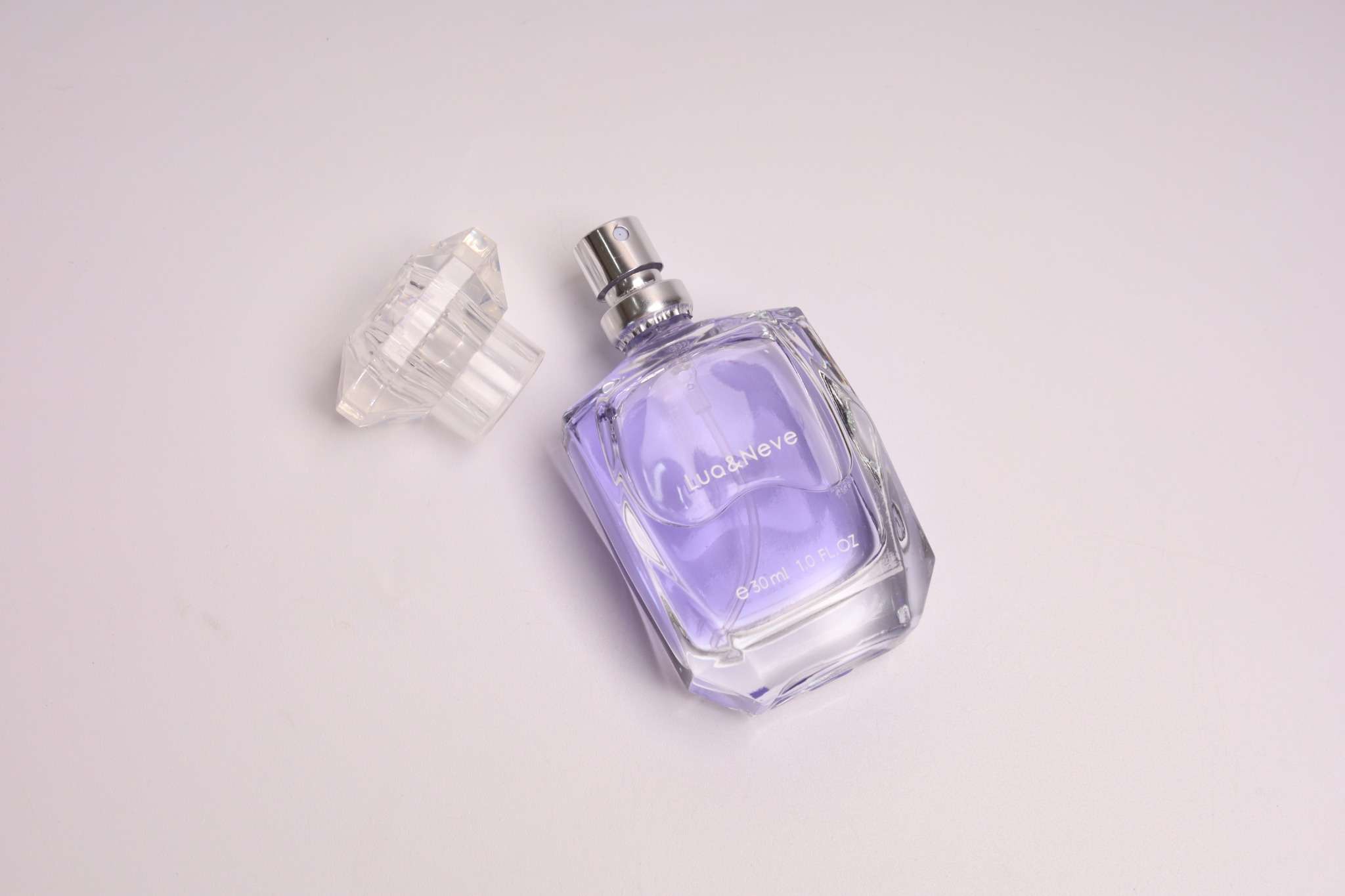 Perfume Lua&Neve Iris Noturna 30ml | Frasco Azul Profundo, Notas Aromáticas e Misteriosas